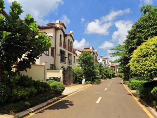东方海岸假日距离高铁站远吗